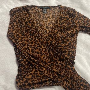 Cropped V neck shirt